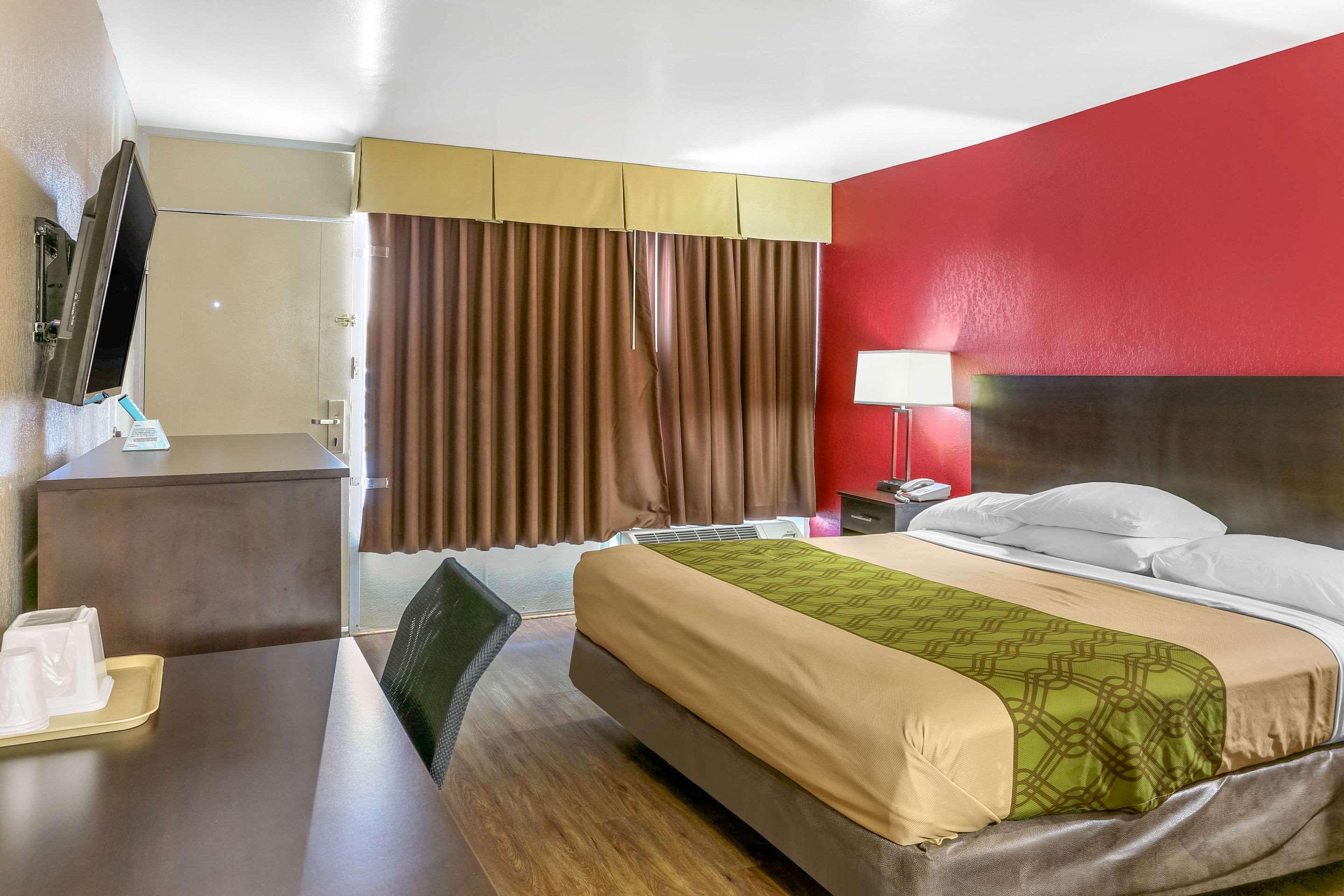 Econo Lodge Shorewood Экстерьер фото